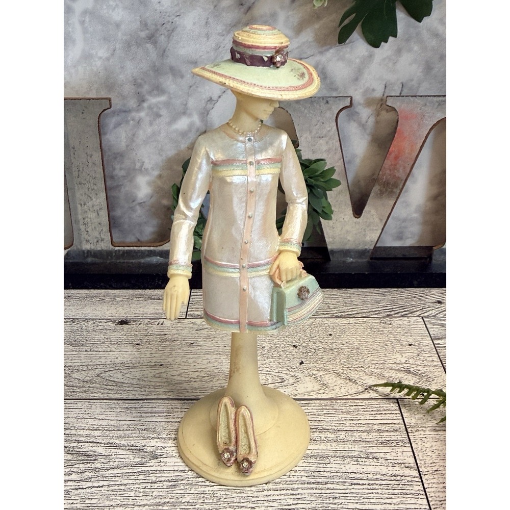 Rare Women of the World‎ Lady Paloma of Paris Enesco Resin Figurine Vintage EUC